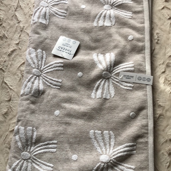 Common Thread BOWS Bath and Hand Towels - Picture 4 of 6
